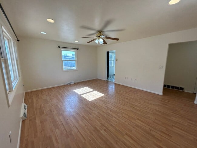 Building Photo - 120 N 9th St W