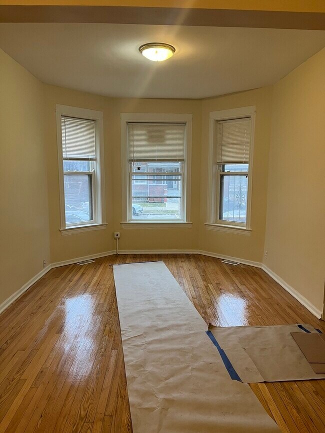 Building Photo - 7419 S Ingleside Ave