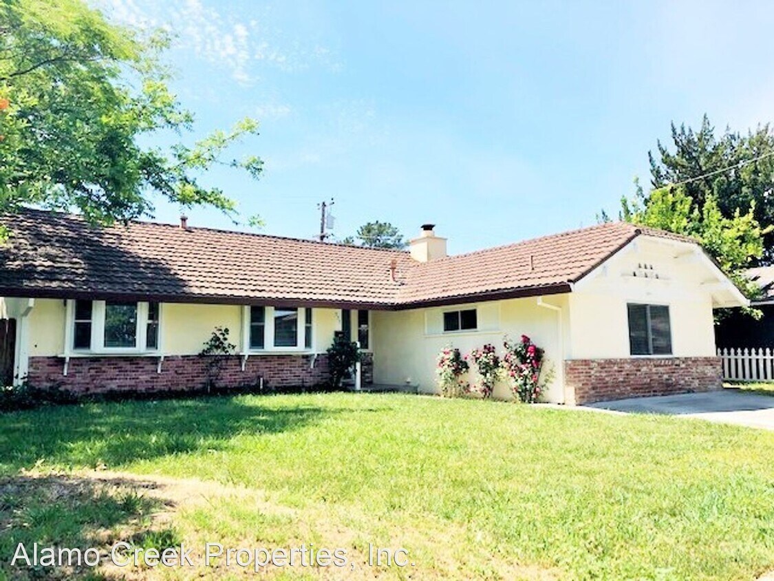 Primary Photo - 325 W Monte Vista Ave