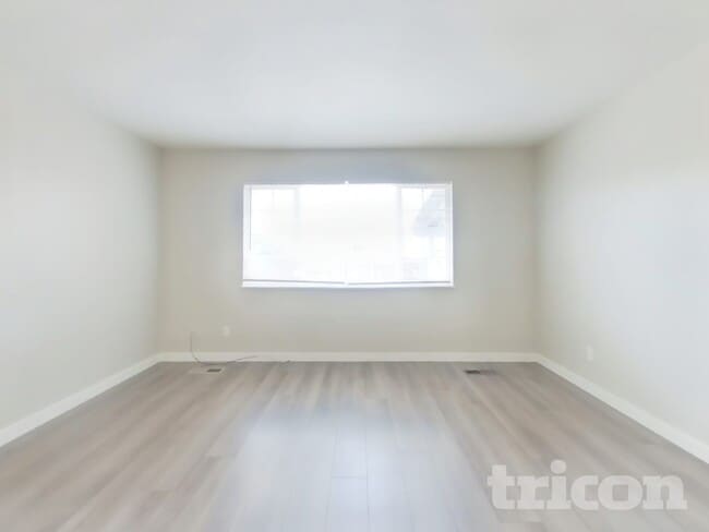 Building Photo - 910 Donner Pass Rd