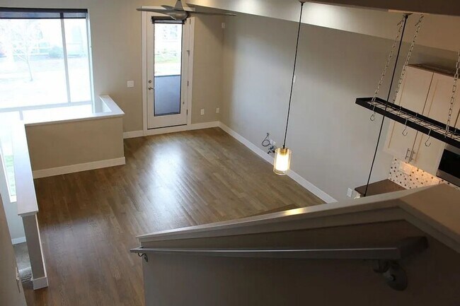 Building Photo - Modern 2 Bedroom Townhome in Denver