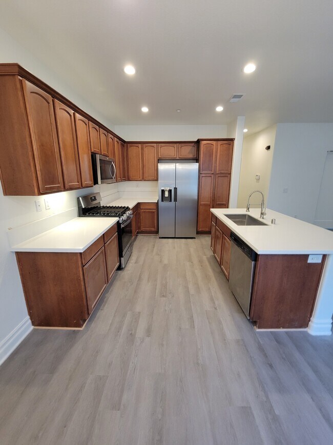 Building Photo - 305 Island Way