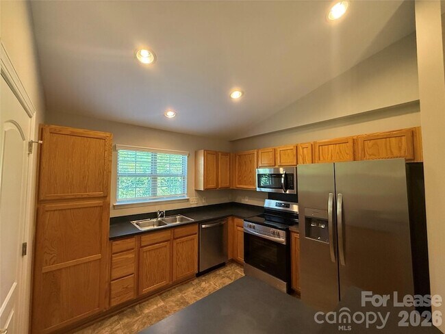 Building Photo - 7333 Michaels Landing Dr