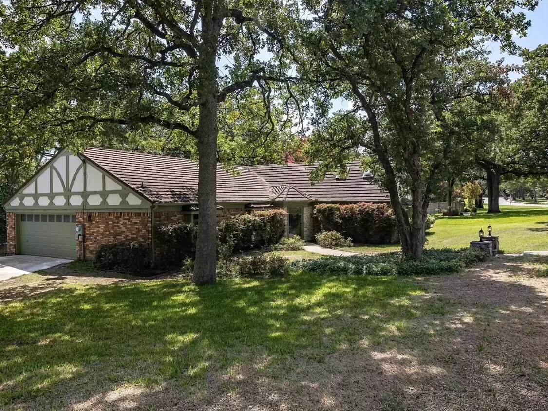336 Driftwood Court House for Rent in Azle, TX