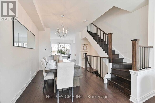 Building Photo - 2165 Lillykin St