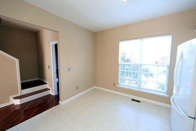Building Photo - Spacious Townhome in Amazing NW Raleigh Lo...