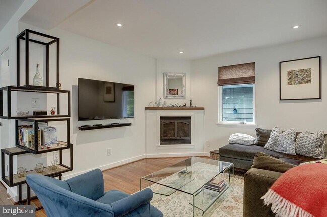 Foto del edificio - 4348 River Rd NW