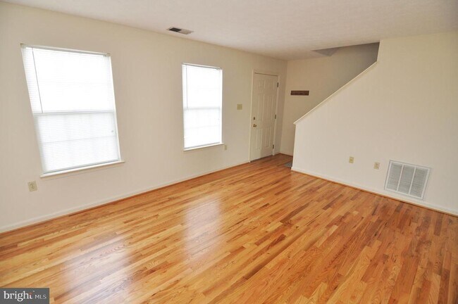 Building Photo - 215 Banbury Terrace