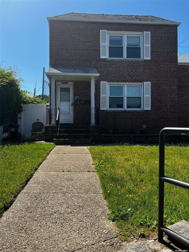 8722 Commonwealth Blvd, Queens, NY 11426 House Rental in Queens, NY