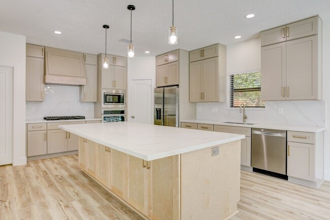 Building Photo - 14027 Ragus Lake Dr