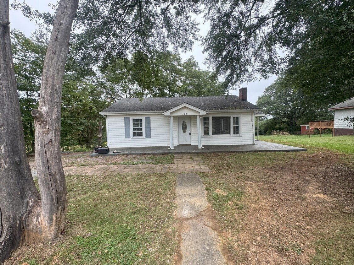 Foto principal - 109 Hillcrest Dr