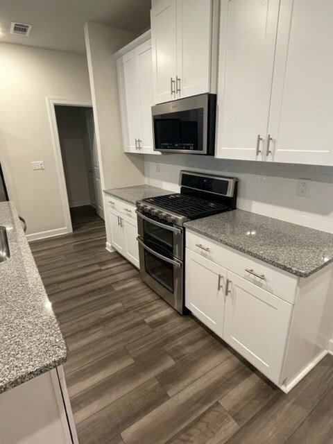 Foto del edificio - Almost new town home available now!