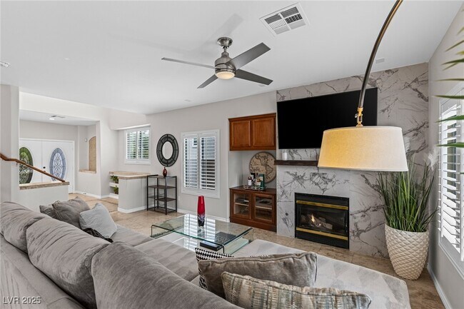 Building Photo - 275 Spectacular St