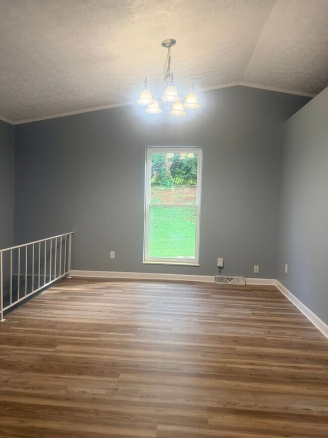 Foto del edificio - Spacious Maryville City Rental with Finished Basement & Lawn Care Included!