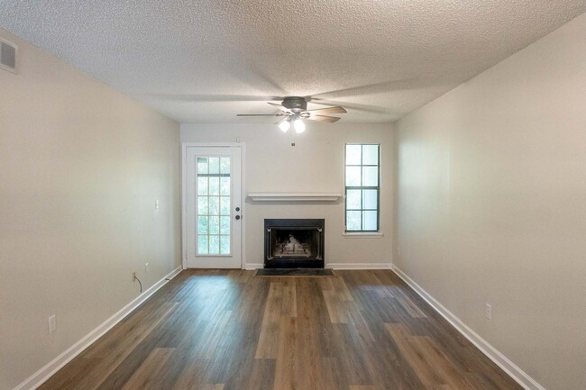 Building Photo - 1103 Greentree Ct