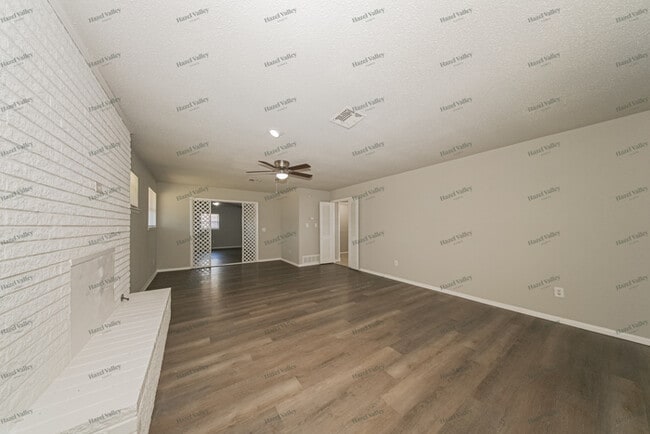 Photo - 3407 Oakhurst Dr House