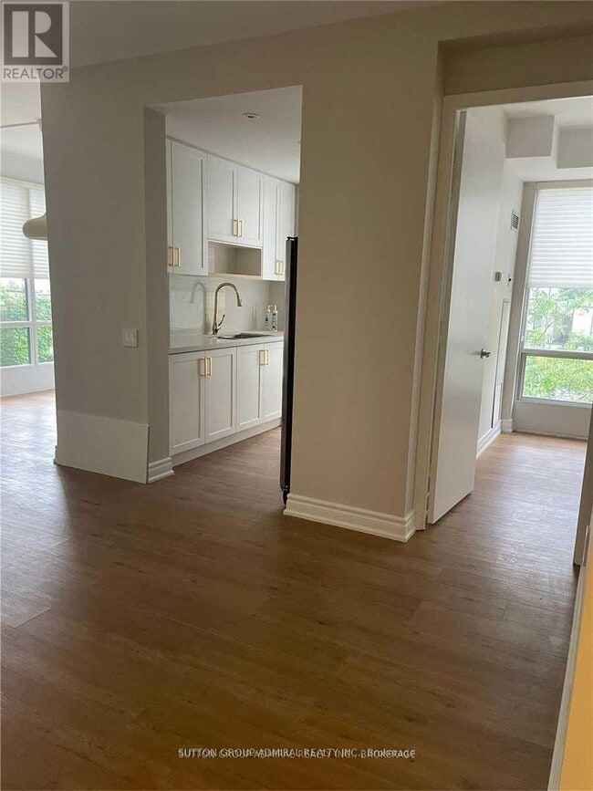 Building Photo - 85 Bloor St E