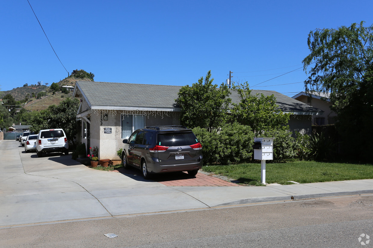 Building Photo - 1132 Persimmon Ave