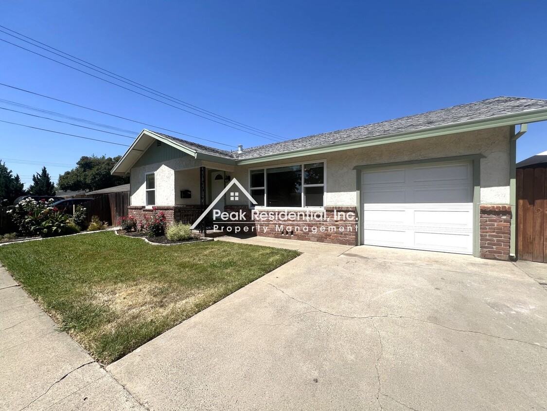 Primary Photo - Updated 2bd/1 Tahoe Park Area Home
