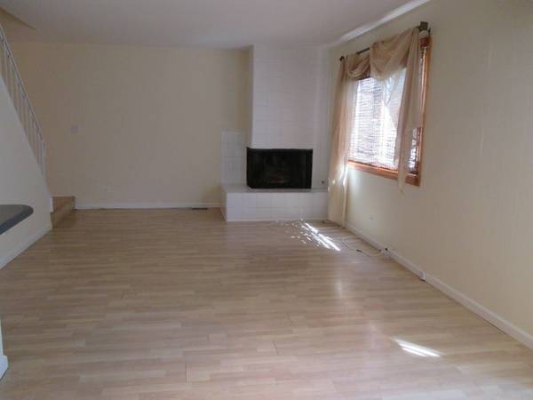 Foto del edificio - 443 Maple Dr