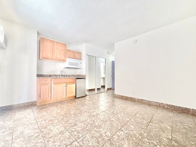 Foto del edificio - 15125 Victory Blvd
