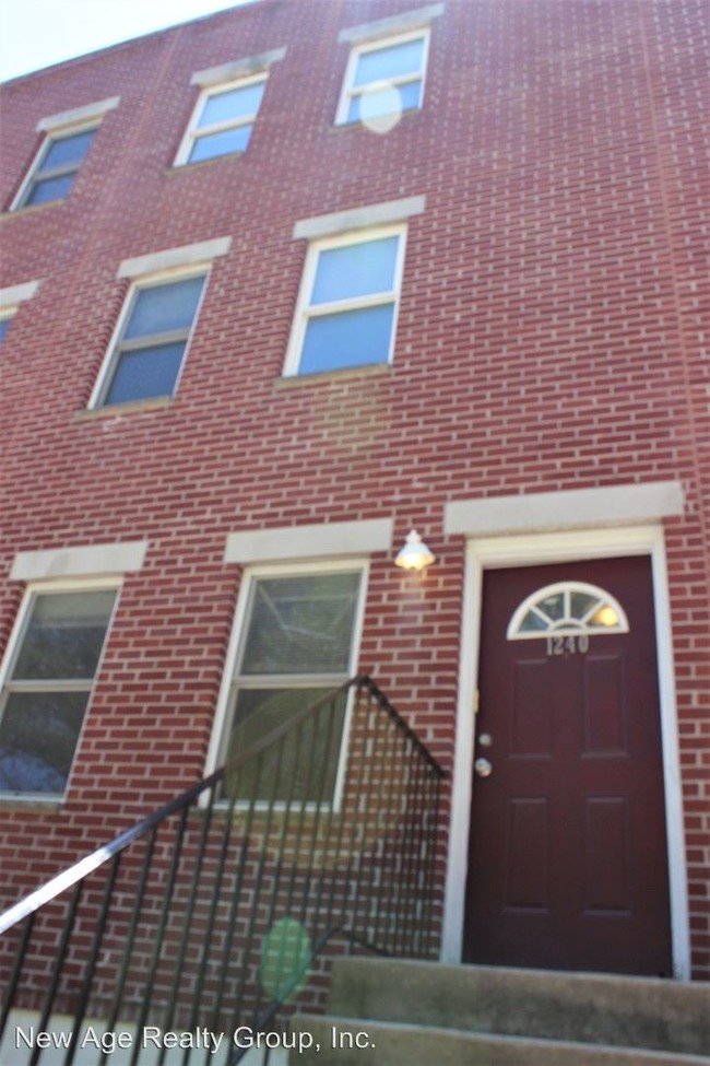 Building Photo - 1240 S 45th St