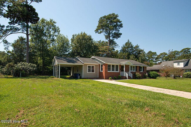 Building Photo - 707 Christine Ave