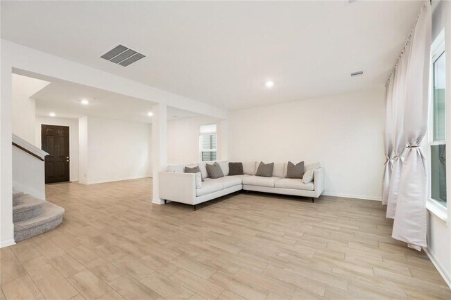 Foto del edificio - 14627 Monterey Cypress Dr