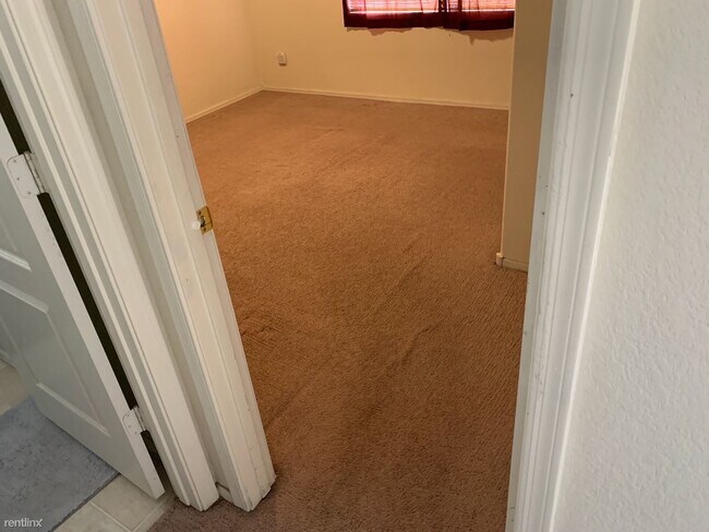 Building Photo - Room for Rent, 1 bath House - 7646 East Co...