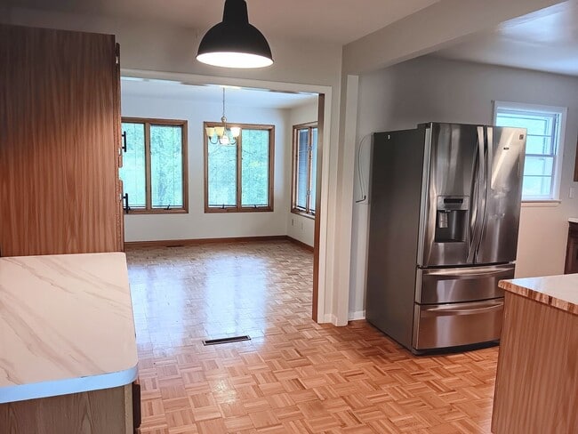 Building Photo - 3 Bedroom single family home in South Hills