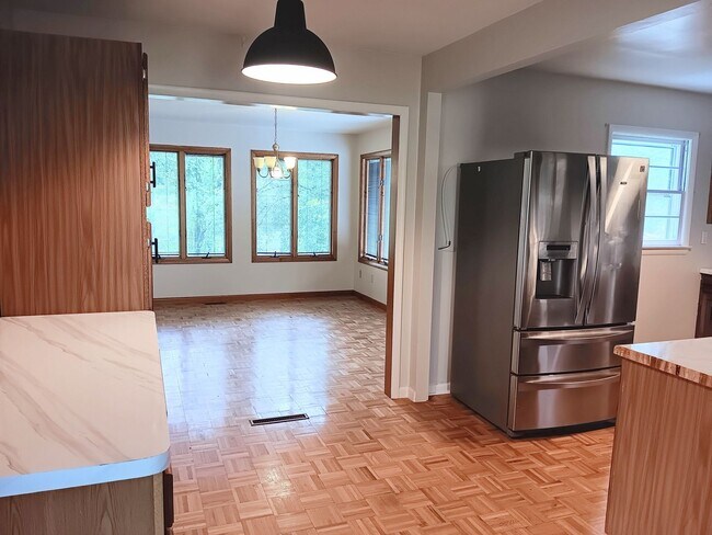 Foto del edificio - 3 Bedroom single family home in South Hills