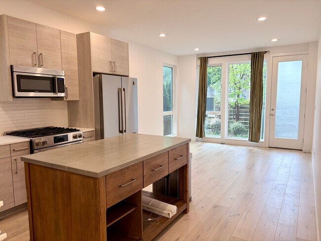 Foto del edificio - 643C NW 85th St