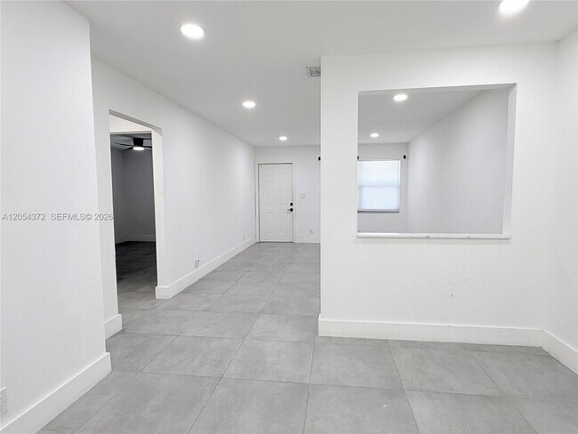 Foto del edificio - 1470 NW 22nd Ct
