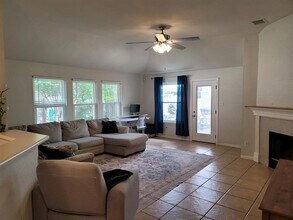 Building Photo - 108 Warner Bend