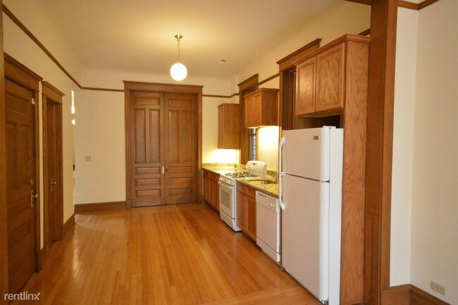Building Photo - 518 W Fullerton Pky