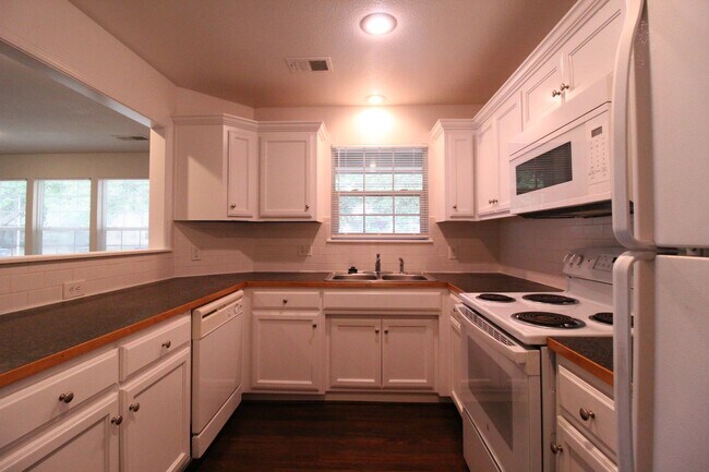 Foto del edificio - 1 Bedroom 1 Bath Duplex in Navy Hill Area ...