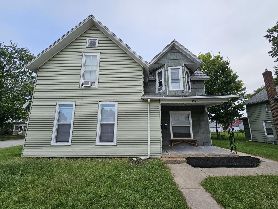 434 W Lawrence St, Mishawaka, IN 46545 House Rental in Mishawaka, IN