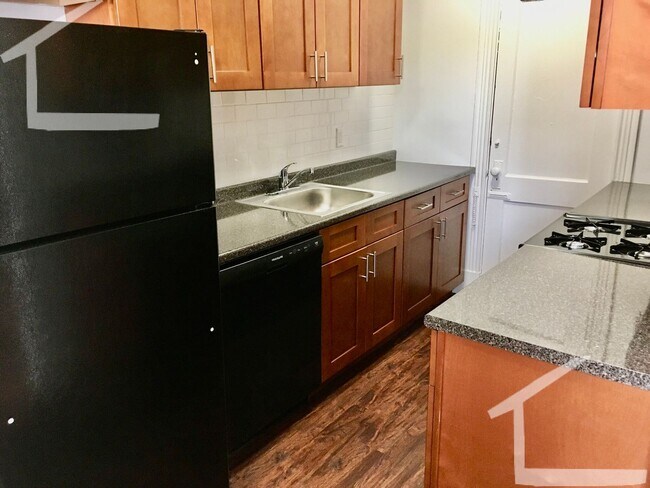 Building Photo - Very Nice 1 Bed Available NOW