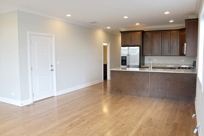 Building Photo - 5512 W Higgins Ave