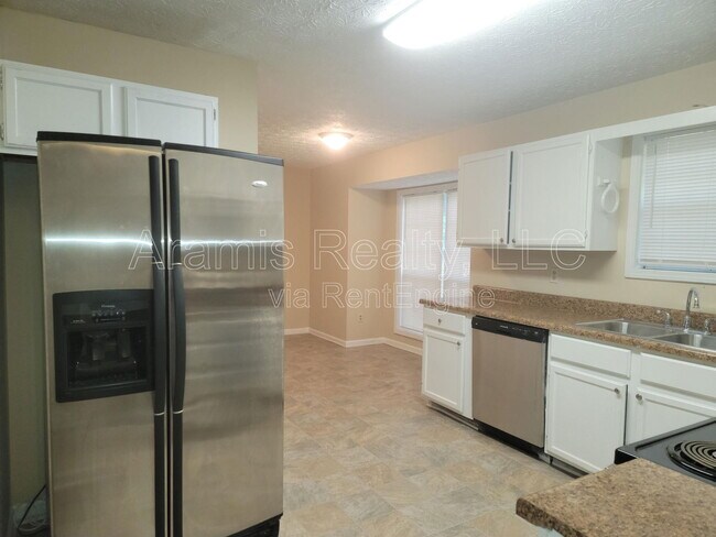 Foto del edificio - 4440 Amy Rd
