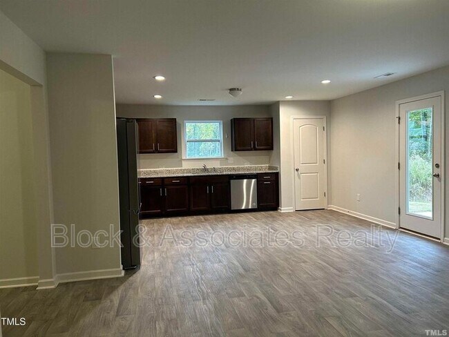 Foto del edificio - 198 Pineapple Pl