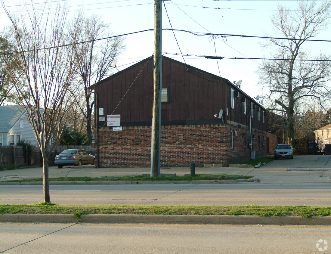 Building Photo - 308 E Little Creek Rd