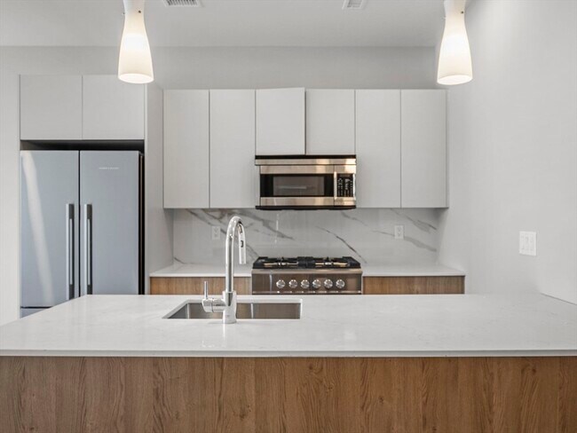 Foto del edificio - 249 Corey Rd