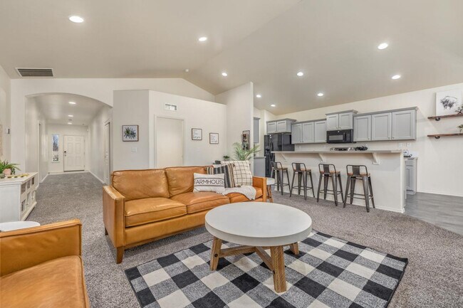 Building Photo - 2213 E Elm Grove Dr