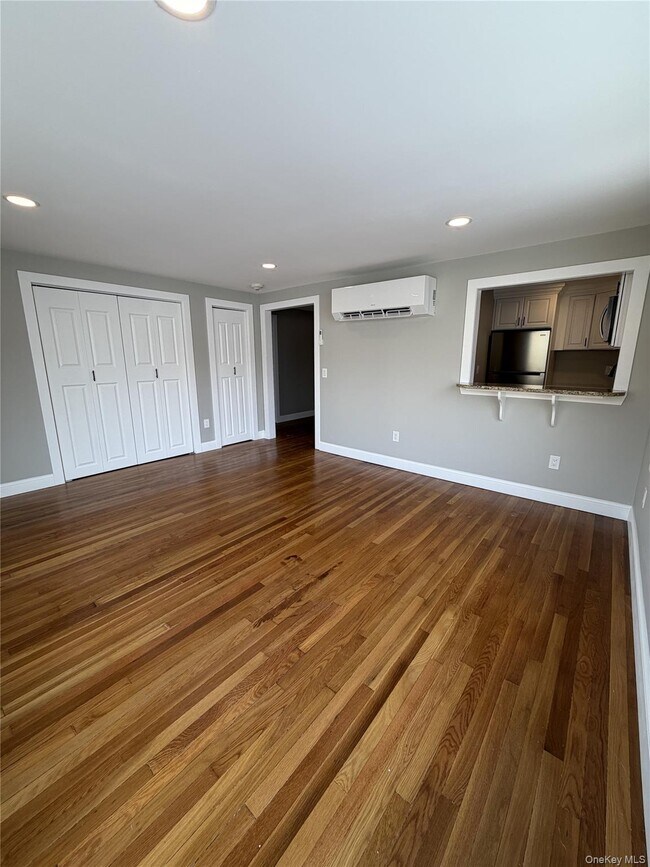 Foto del edificio - 4 Milton Ave