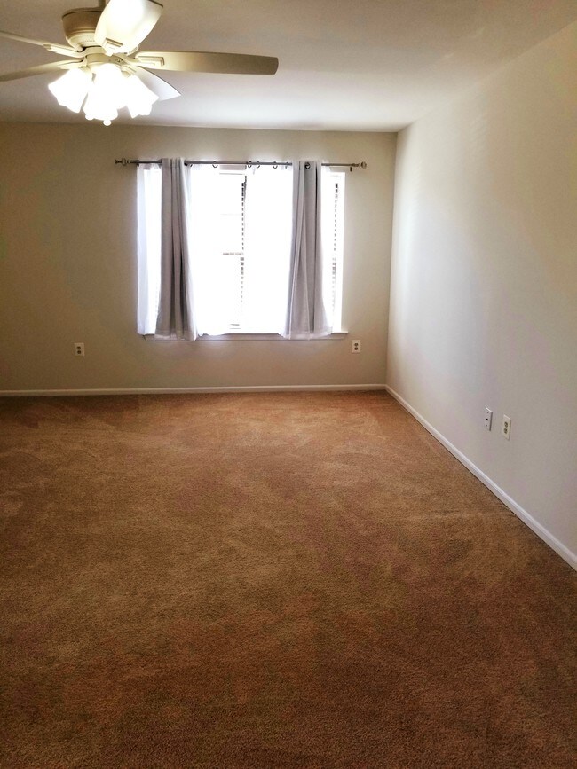 Foto del edificio - 4 Fairway Ct