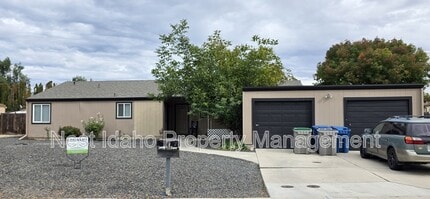 Building Photo - 2732 N Siesta Ave