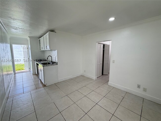 Building Photo - 4229 Bougainvilla Dr