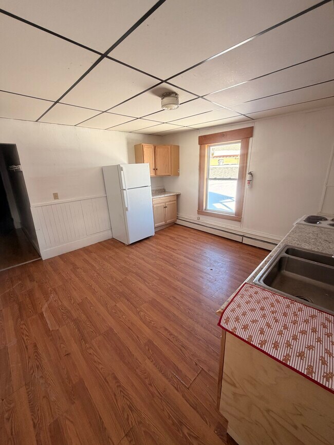 Foto del edificio - 113 Railroad St