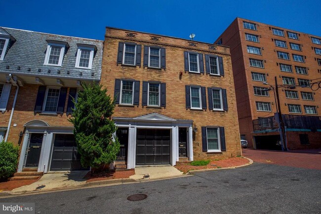 Foto del edificio - 2521 Queen Annes Ln NW